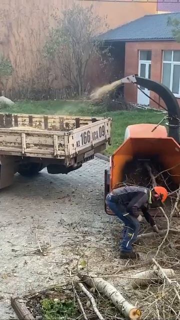 мобильный измельчитель веток смотреть онлайн