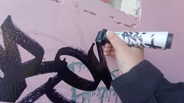 Тэггинг маркерами на улицах города #handstyle #tagging #graffiti #тегинг смотреть онлайн