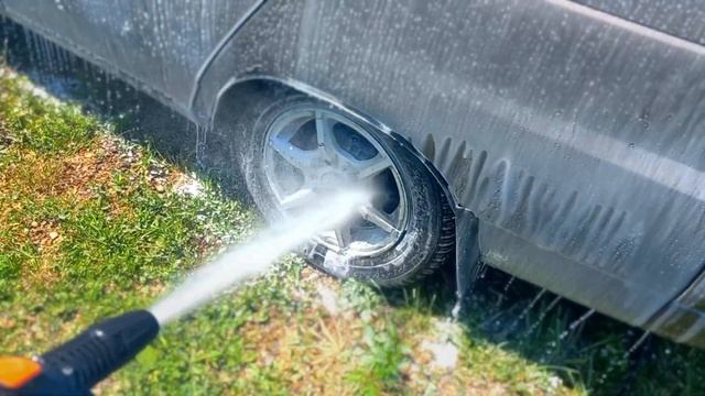 Джон Рэмбо моет машину минимойкой FinePower HPC223 смотреть онлайн