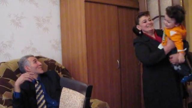 19 февраля 2010 года-бабушка танцует с внуком Тиграником