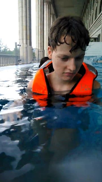 Даша будет купаться в бассейне. у даши болит глаза пос? смотреть онлайн