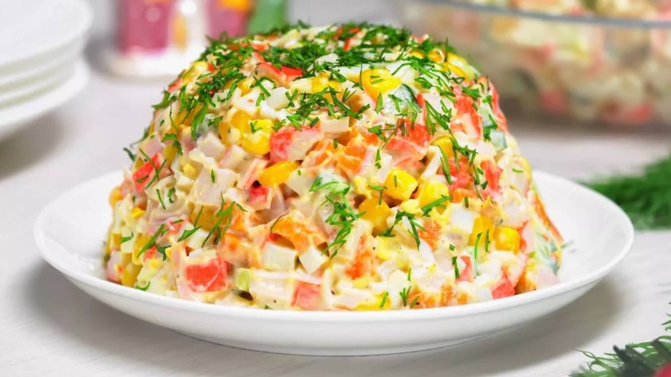 КРАБОВЫЙ САЛАТ классический. Как приготовить вкусный салат с крабовыми палочками. Простой рецепт смотреть онлайн