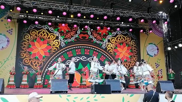 Песни и пляски