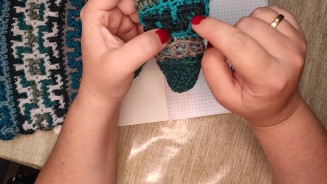 Мозаичное вязание. Конструкция хвоста шапки смотреть онлайн