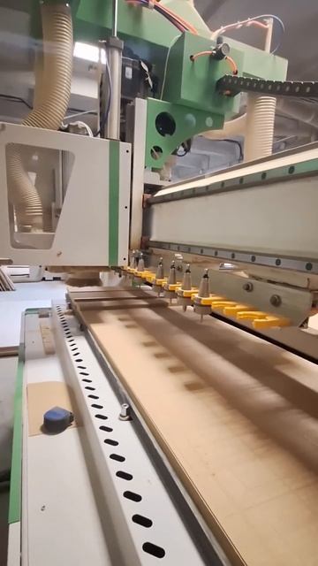 автоматическая смена инструмента на чпу станке#wood #cnc # смотреть онлайн