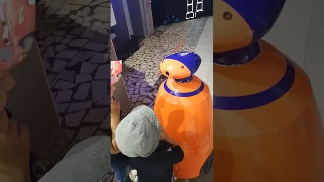 Прикольный робот))) смотреть онлайн