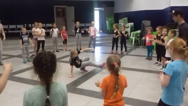 Видео с МК по Hip-hop на нашем заеде в лагерь)2 смотреть онлайн