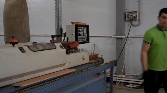 Нанесение кромки ПВХ на ЛДСП Hebrock AVK 3005 DK