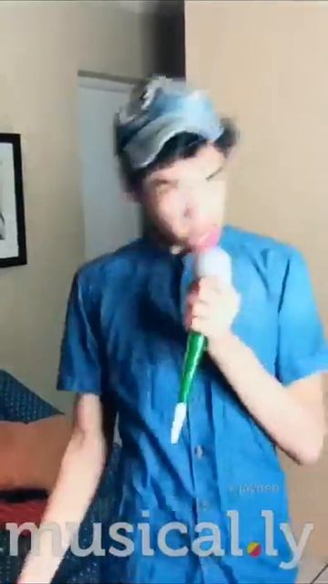Смешной танец под классную песню 😂😂🔥🔥 смотреть онлайн