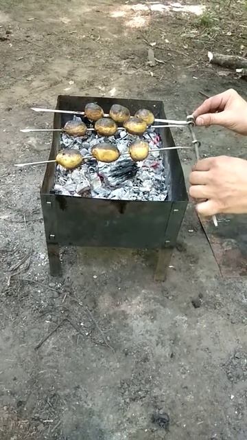 Печёная картошка на мангале. смотреть онлайн