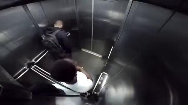 Застрял в лифте (розыгрыш) смотреть онлайн
