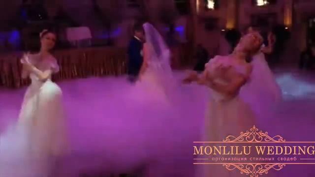 Первый танец жениха и невесты с балеринами