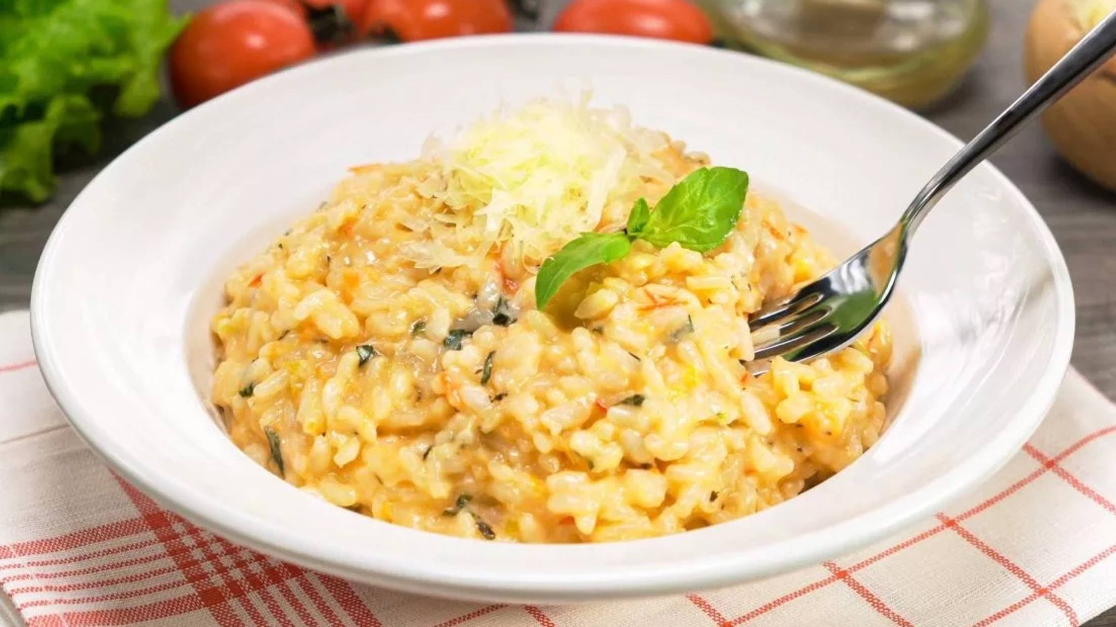 РИЗОТТО С ТОМАТАМИ И БАЗИЛИКОМ. Быстрый Ужин за 30 Минут. Рецепт от Всегда Вкусно! смотреть онлайн