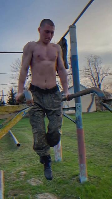 Отжимания на брусьях Армия #армия #спорт #турник #брусь смотреть онлайн