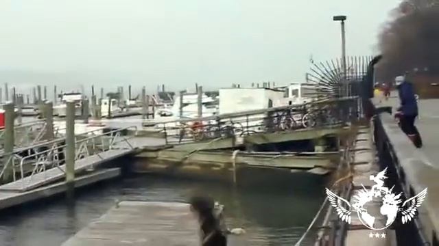 Parkour Fall упал в воду смотреть онлайн