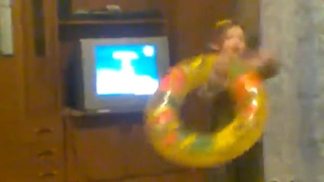 очень прикольно и классно поет