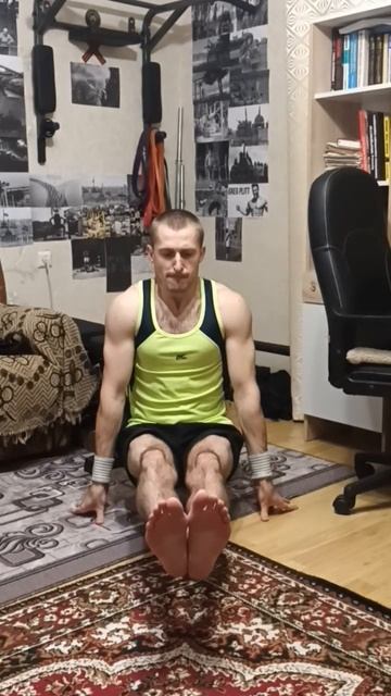УГОЛОК НА ПАЛЬЦАХ смотреть онлайн