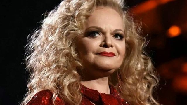 Трагедия случилась с Ларисой Долиной