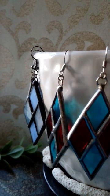 Stained Glass Earrings 💠 #checkerboard #suncatcher #stainedglass витражные серьги, витраж, тиффани
