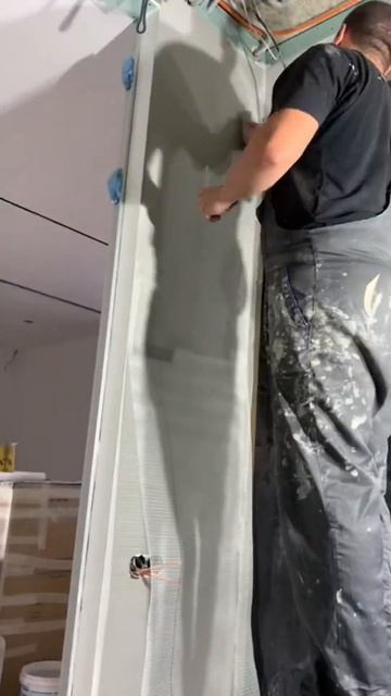 Наносим #микроцемент на стены в сан узле. Материал #decora смотреть онлайн