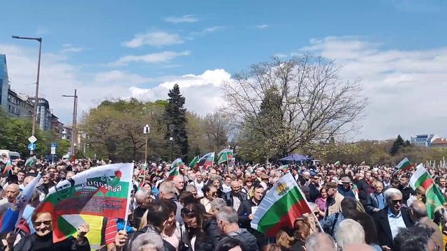 Милко Божанков пред пилоните на НДК... Поход за Мир ☮️ и неутралитет... Не на войната ... смотреть онлайн