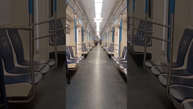 Бесконечный поезд на БКЛ 81-766 смотреть онлайн