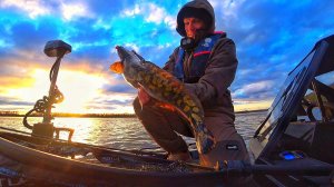 ВПЕРВЫЕ С КРАСОТКОЙ И СРАЗУ РЫБАЛКА ПОШЛА! Рыбалка перед запретом, впервые на лодке мечты 2