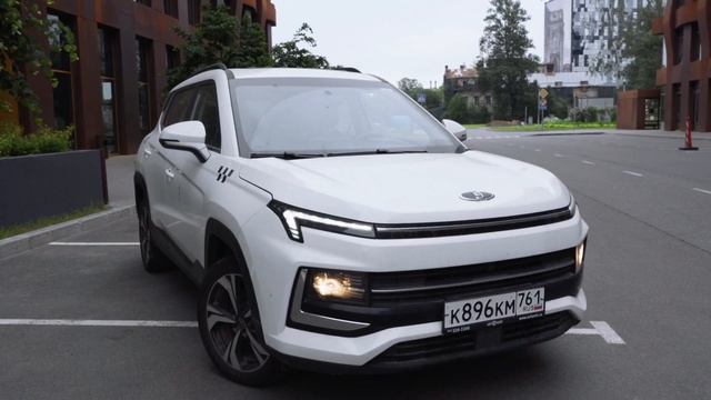 Кто это у нас в такси пошел работать? Краткий обзор почти отечественного автомобиля