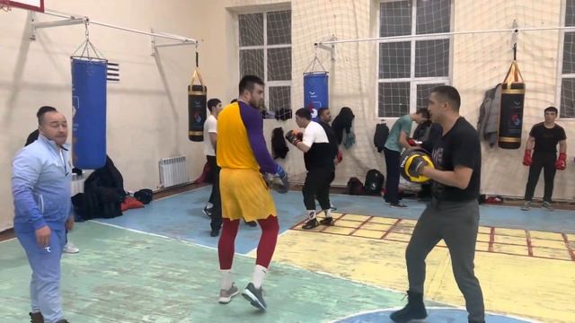 Баходир Жалолов..Работа на лапах. смотреть онлайн