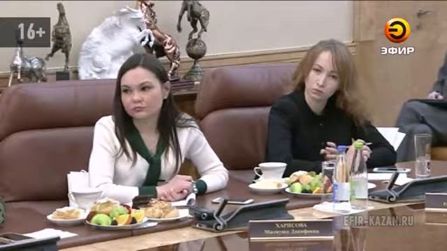 Накануне 8 марта глава республики встретился с женщинами-журналистами ведущих СМИ РТ