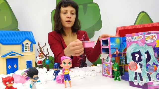 Герои в масках чистят снег и играют в Детский садик! Сюрприз для игрушек - Видео для детей смотреть онлайн