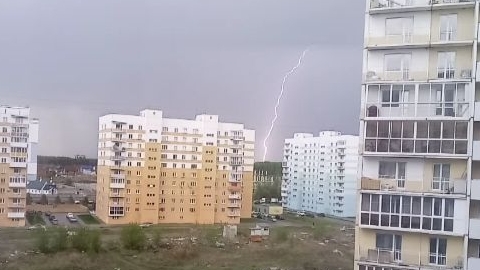 относительно сильная гроза 10.05.25 смотреть онлайн