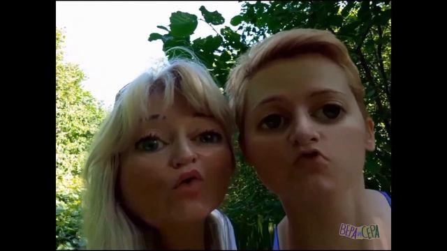 Вера работает в саду!