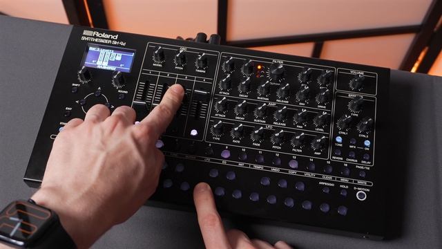 Roland SH-4d Version 2 | New Sounds, New Possibilities смотреть онлайн