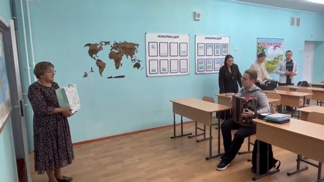Есть красивая одна девушка на земле на баяне #красивая смотреть онлайн