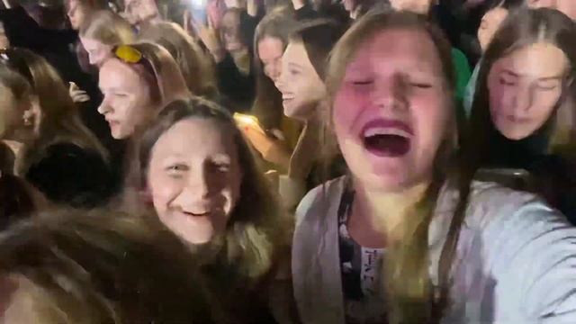 Пошли на концерт og buda 💖//сломала зонт🥹//промокли под ? смотреть онлайн