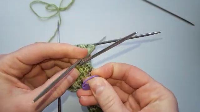 КРУГЛЫЙ МЫСОК НОСКА СПИЦАМИ!!! НОСКИ ДЛЯ НОВИЧКОВ!!! ЧАСТЬ 10. смотреть онлайн