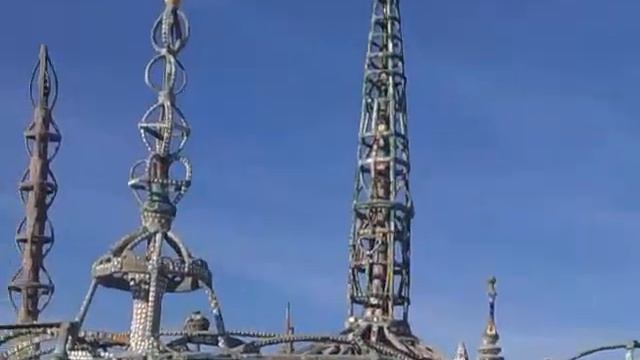 Башни Watts Towers в гетто районе Южный Централ Лос-Анджелеса смотреть онлайн