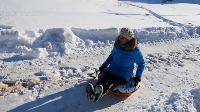 С горки кто на чем