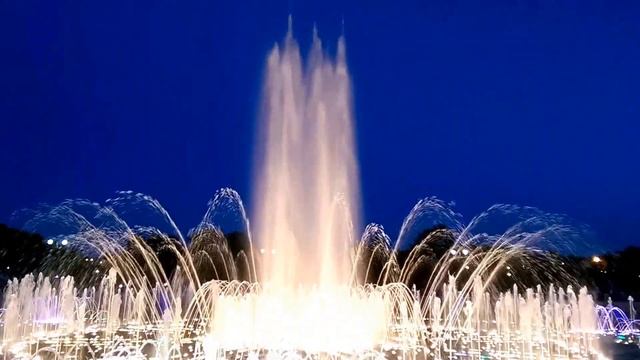 Царицыно, Поющие фонтаны 22:00 смотреть онлайн