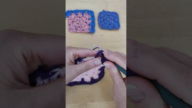 KNITTING БАБУШКИН КВАДРАТ ВМЕСТЕ ПРОДОЛЖАЕМ  ВЯЗАНИЕ КРЮЧКОМ ДЛЯ НАЧИНАЮЩИХ