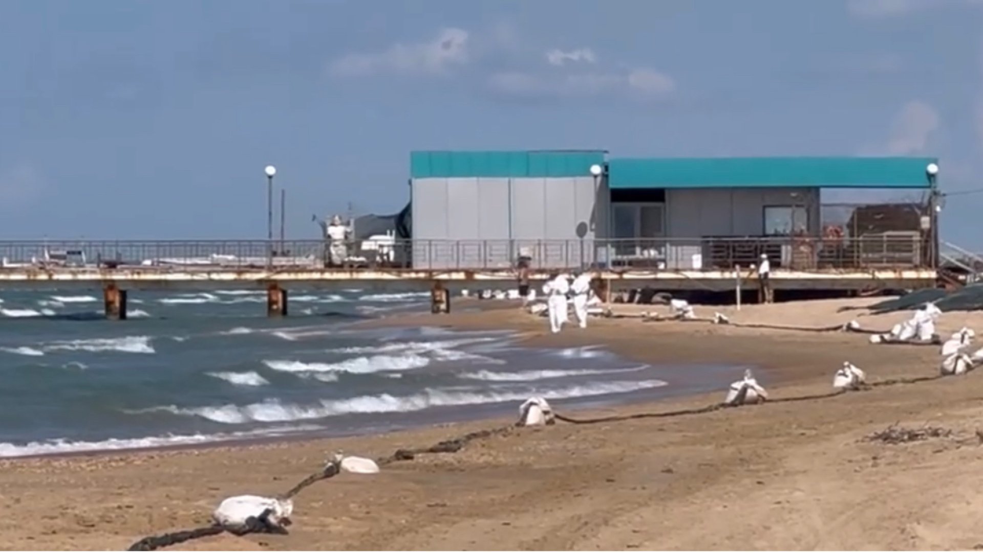 Витязево. Есть ли мазут на пляже? смотреть онлайн