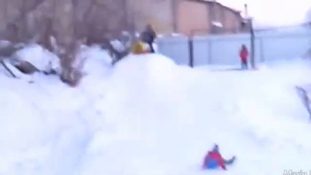 Сумасшедшие детки!Как мы катались на горке. Экстрим гора, В плюшке стоя и не только!!! смотреть онлайн