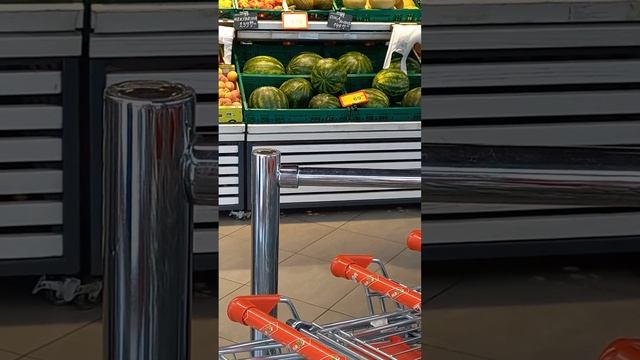 Белград. Фрукты, овощи дешевеют. Любительская съемка на бегу для моих  друзей.