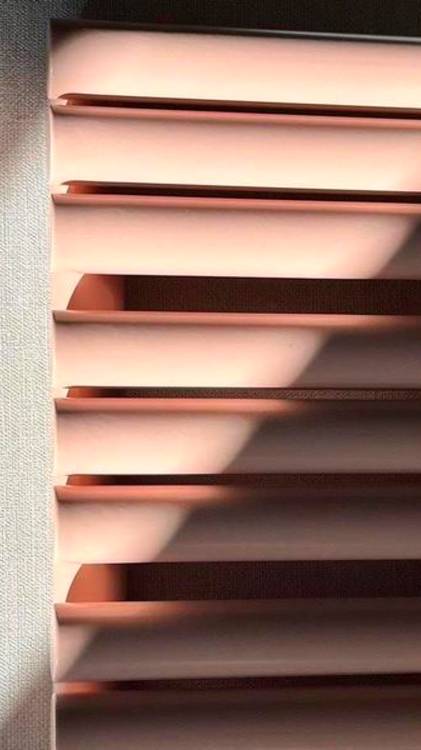 Обзор розового цвета трубчатого стального радиатора отопления Empatiko Takt