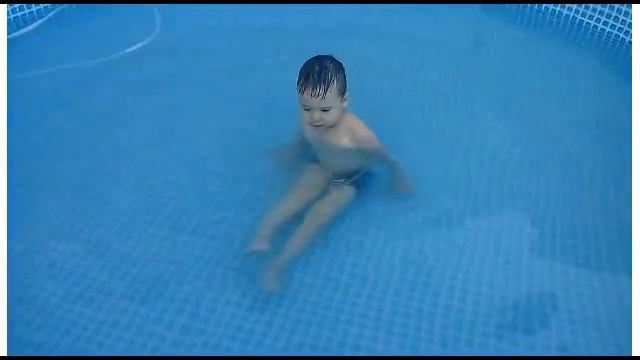 Большой бассейн. Спасаемся от жары. смотреть онлайн