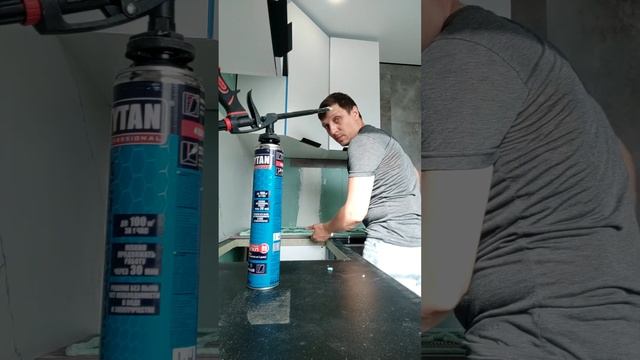 Клеим керамогранит 120см на клей пену