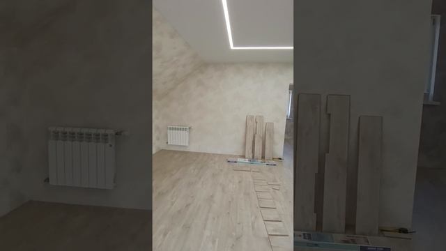Обустройство мансарды. Натяжной потолок+ламинат. смотреть онлайн
