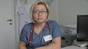 Зачем нужно брать в роддом детскую одежду