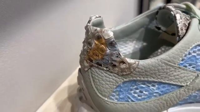 Кроссовки Шанель смотреть онлайн